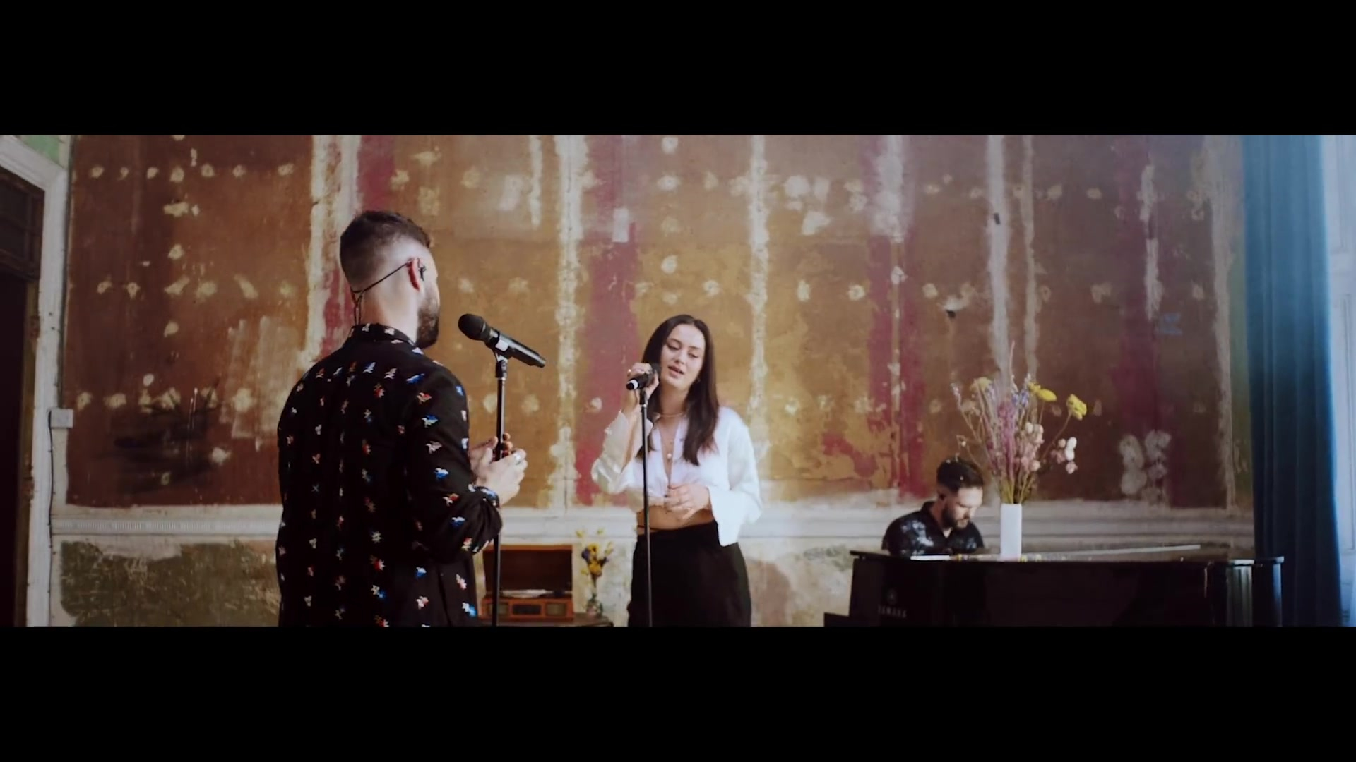 Jasmine Thompson & Calum Scott - love is just a word